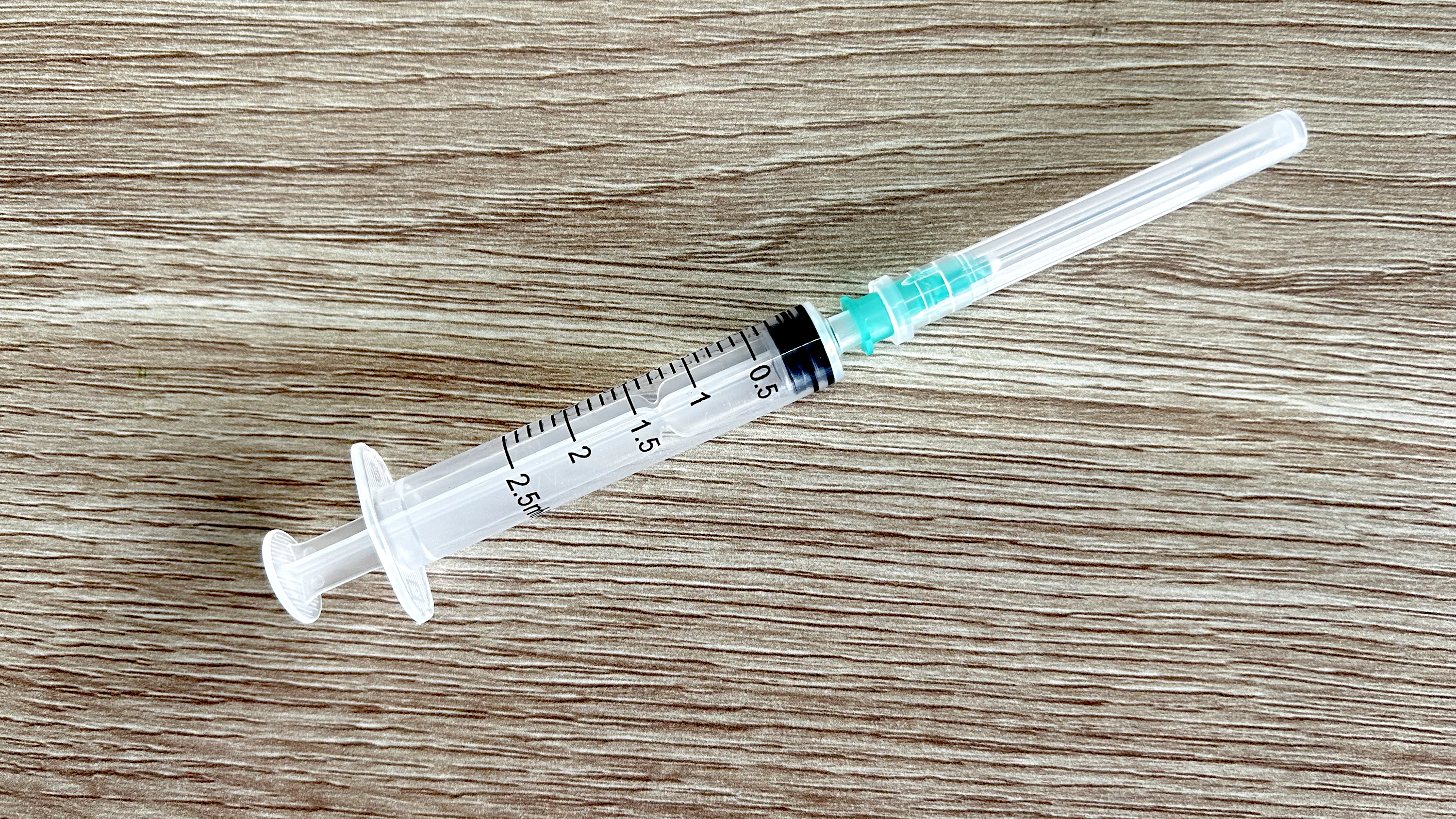 21G iğneli 2,5 ml şırınga